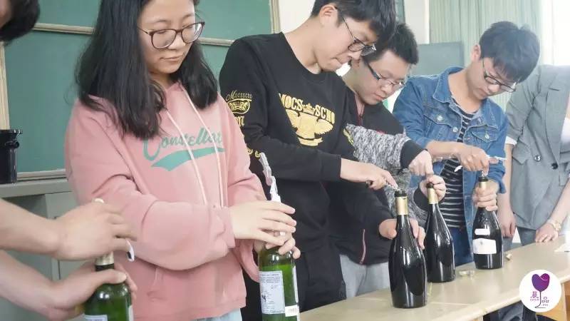 走进校园感受青春味道,走进校园感受青春荣光