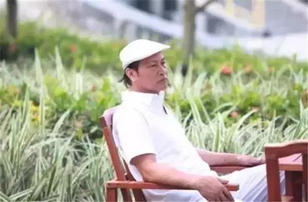 洪金宝被军官打是什么电影,当年被李小龙暴揍的洪金宝