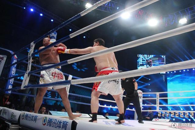 泰森8秒ko对手的重量级拳王,世界拳王泰森的十大凶狠ko