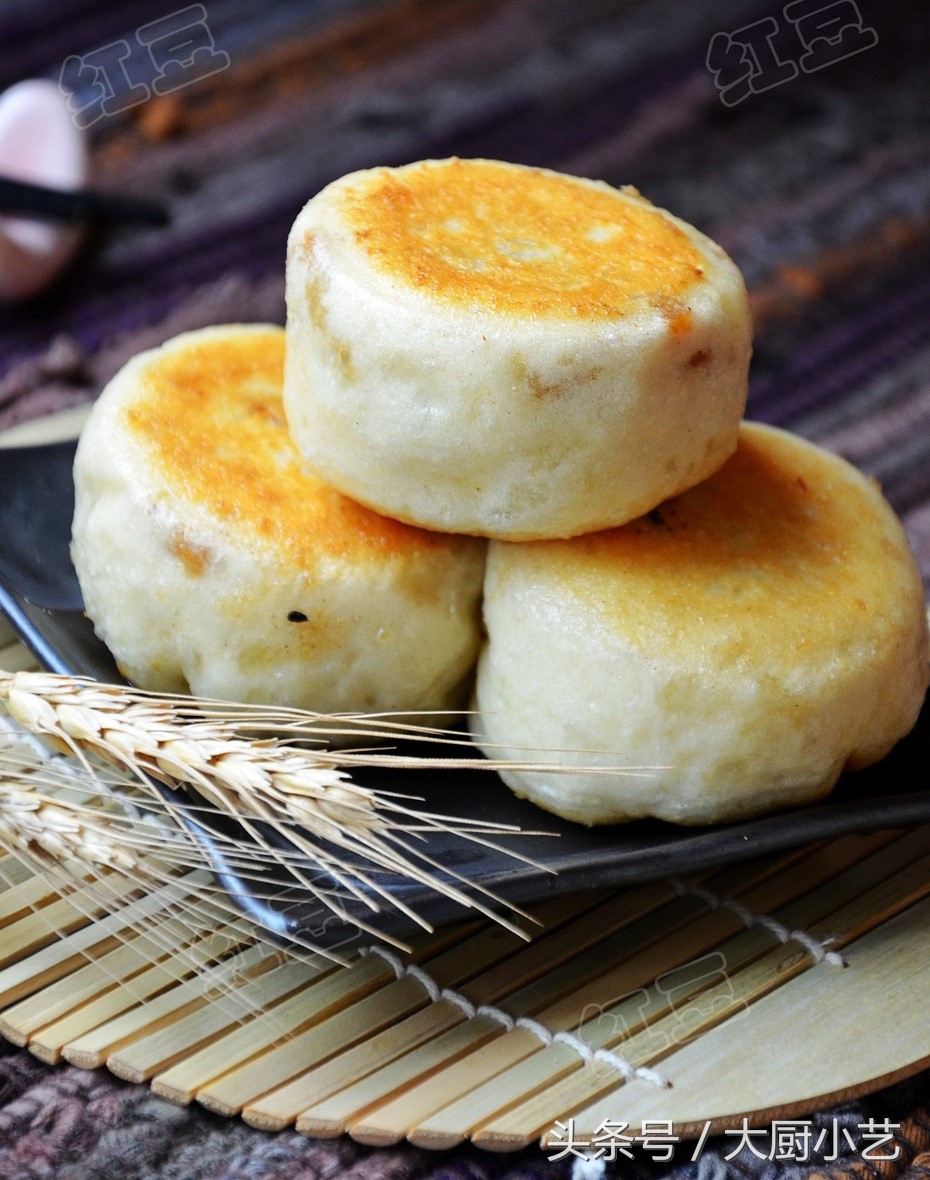 门钉肉饼薄皮大馅儿,老北京门钉肉饼其实就是牛肉饼