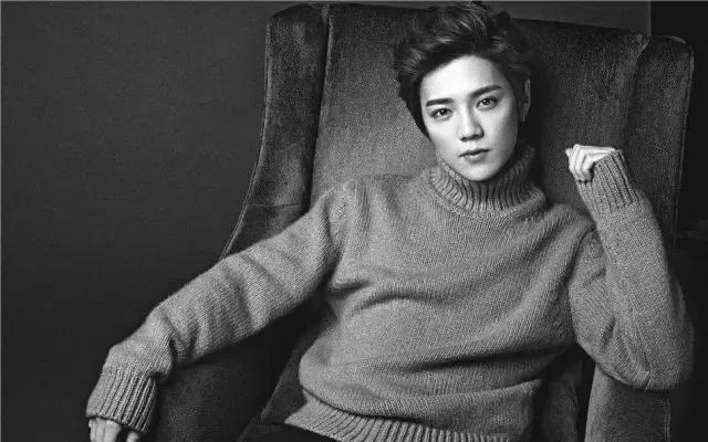 请给我一个不复合的理由,请给我一个不能爱你的理由