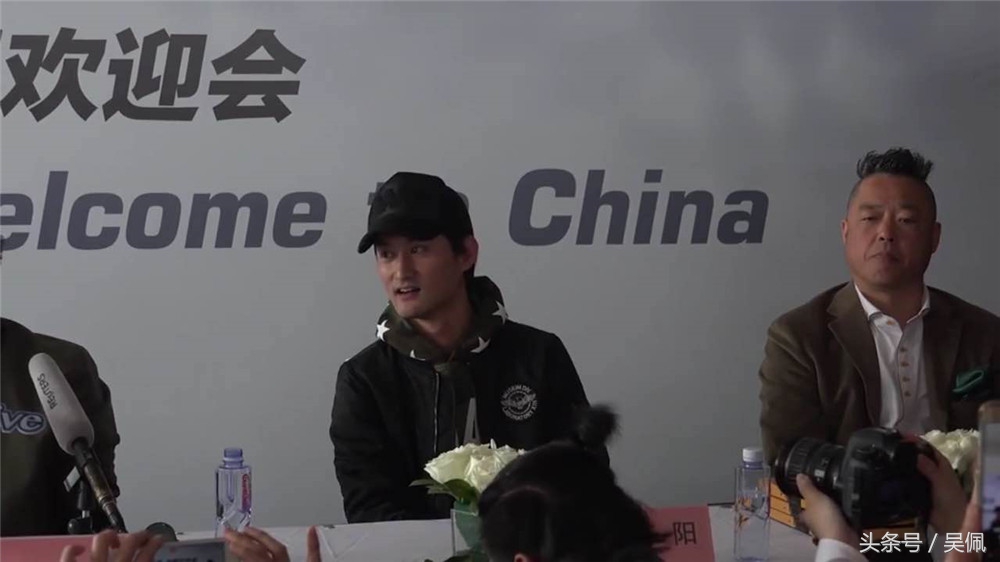 汉密尔顿夺冠,汉密尔顿夺冠庆祝