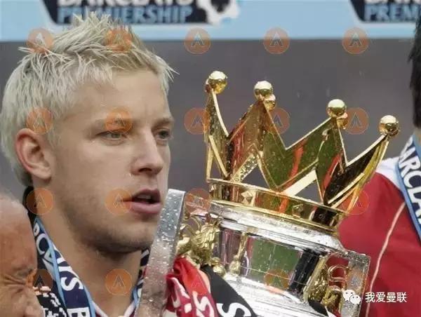 他拒绝亲吻曼联队徽，却为红魔断腿流血从不后悔！这才是真斗士