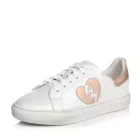 「明星情侣款」走到哪都是“甜蜜发射器”