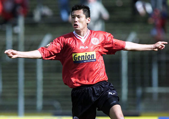 杨晨被授予德甲传奇球星称号,杨晨获得过亚洲足球先生吗