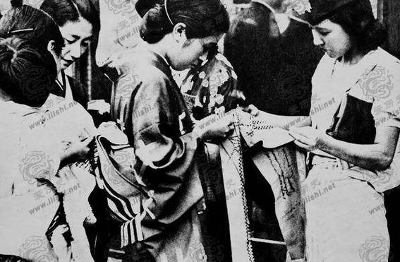 这个国家的士兵都有一件衣物，据说能让*弹子**拐弯，太厉害了！