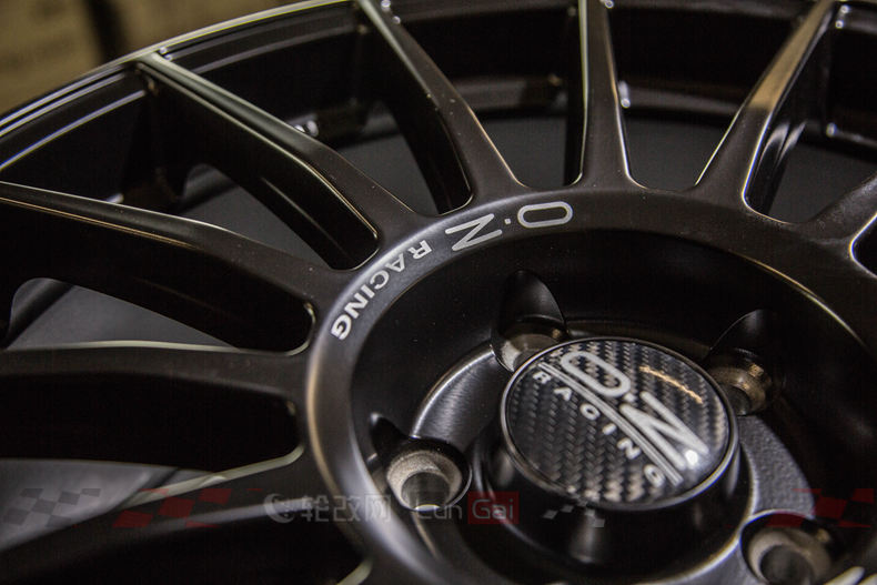 勒芒经典——OZSuperturismoLM轮毂细节展示