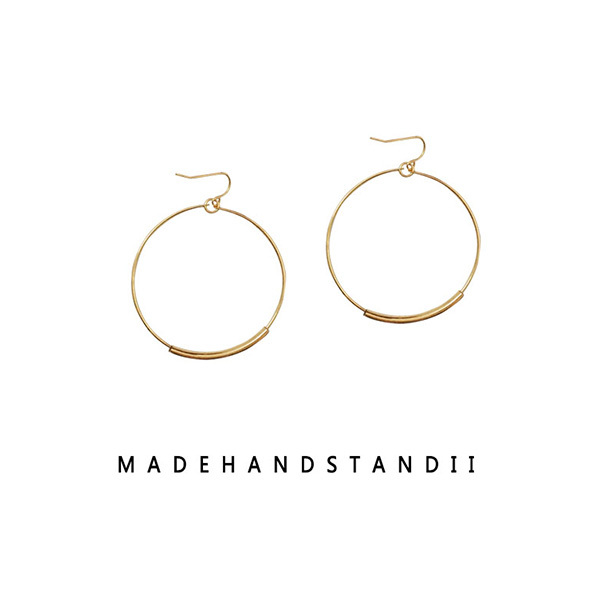 每个人应具备一条小黑裙,每个女生夏天都应该有条小黑裙