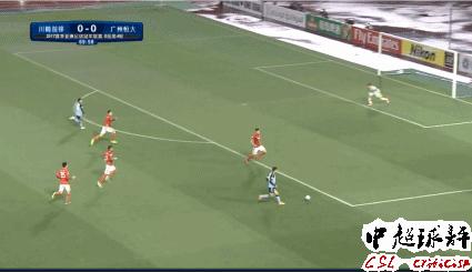 看着都疼的名场面足球,看着揪心中国足球