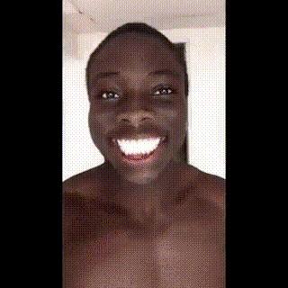 女朋友欠我四块钱，听口气还不想还，我该怎么做？