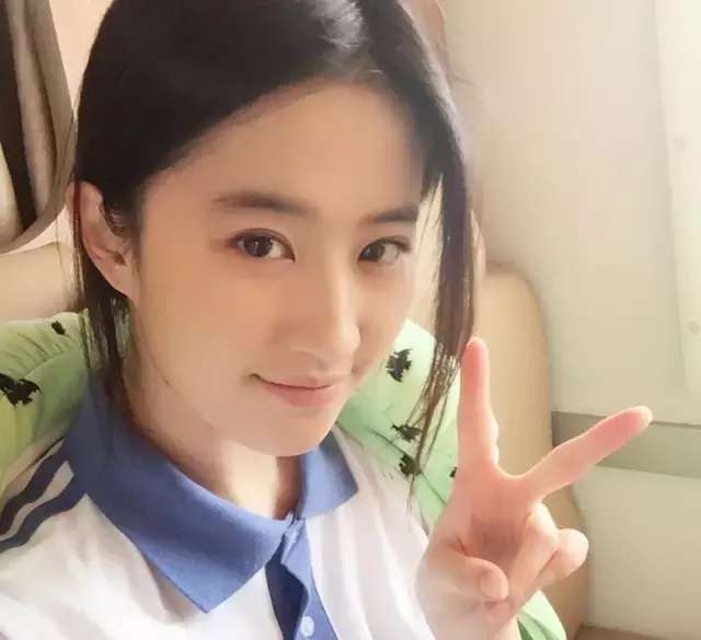 素颜技巧,get起来!伪素颜重点在于眉毛和眼线,明星妆小心机