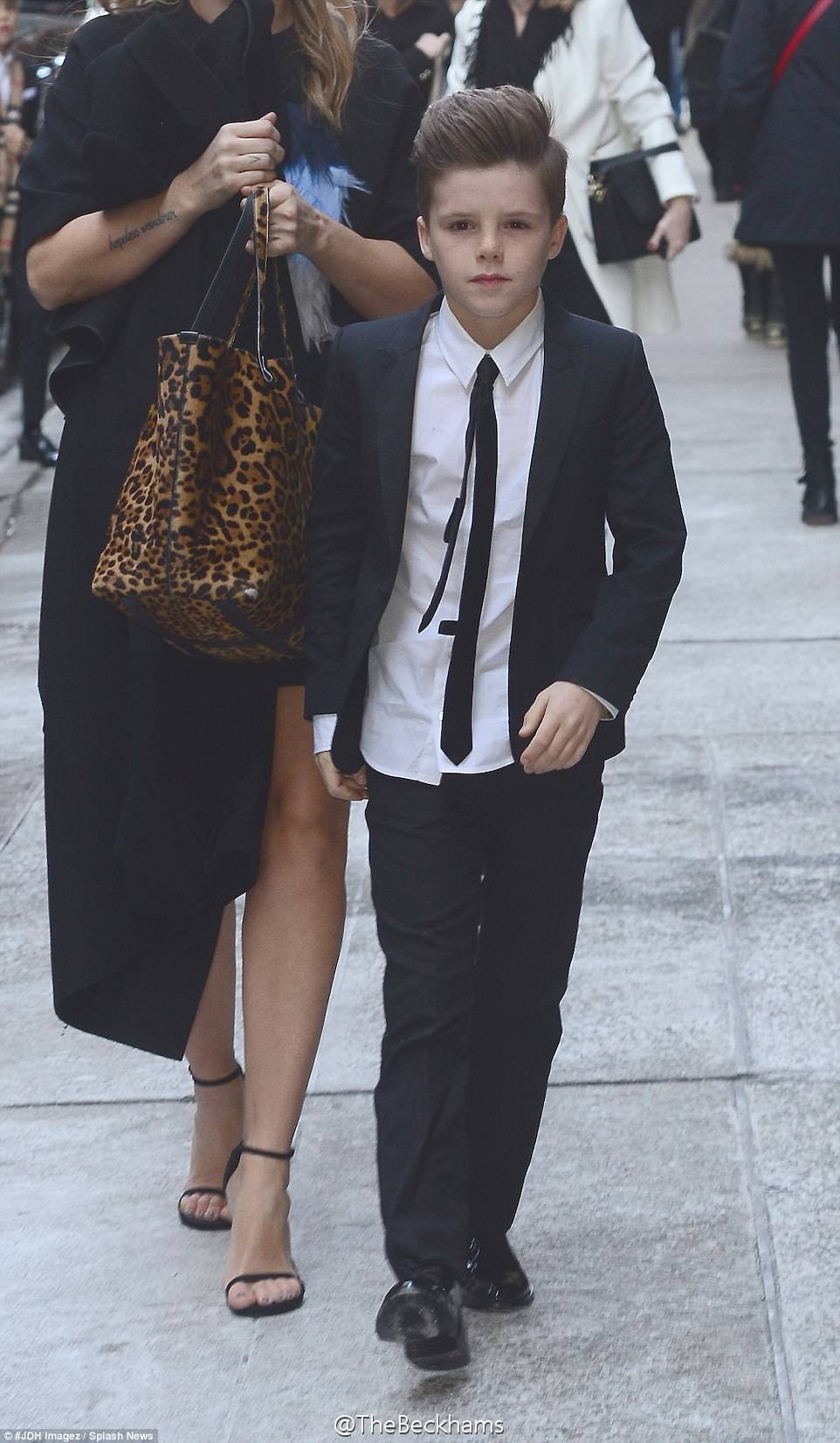 贝克汉姆哪个儿子帅,贝克汉姆三个儿子谁最宠小七