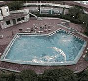 女生生西瓜,妹子吃冰镇西瓜拉肚子