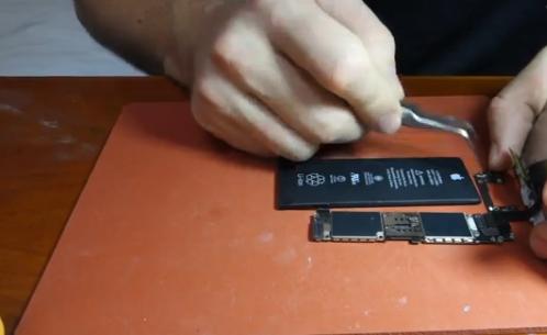 华强北的iphone6,一老外在华强北购买三星手机配件