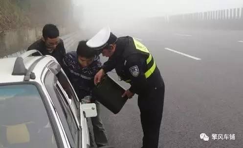 仪表盘油表亮灯还能跑多少公里,仪表盘显示油表后还能跑多远