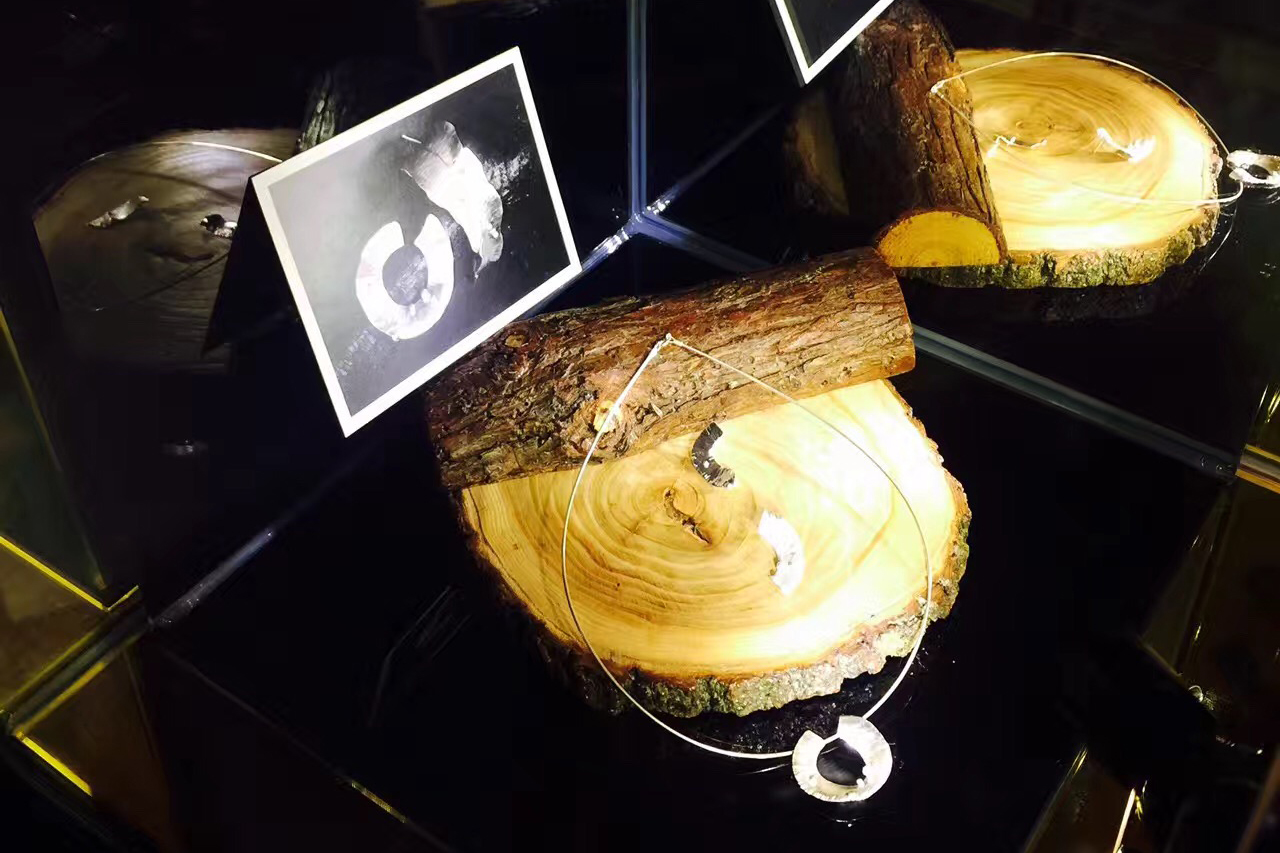 他被称为小周杰伦，却是海娜纹身师、饰品设计师，还是过气网红