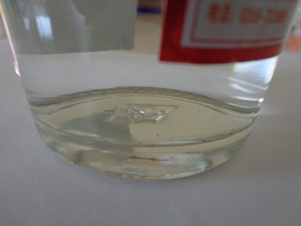 白酒里的黑色的沉淀物有害吗,白酒时间长了有沉淀物能喝吗