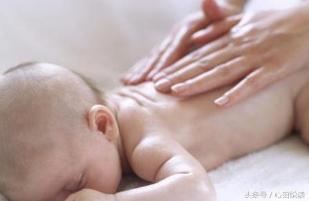 给宝宝按摩有助于生长发育,宝宝缓解胃痉挛的最快方法