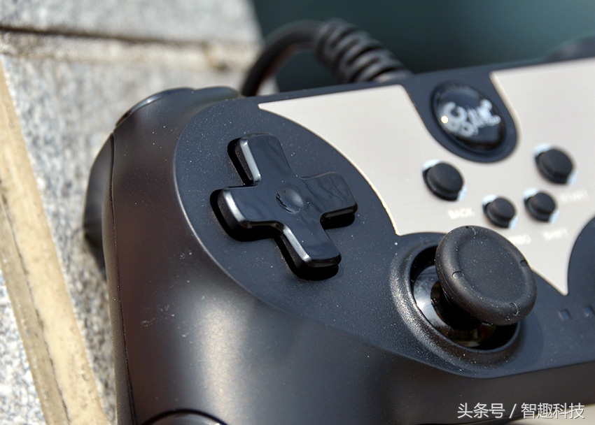 用手感受声音的振动,用手感受生活的律动