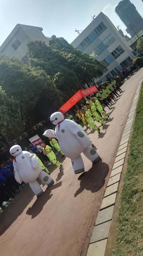 云岭校园直播间连线绿茵场