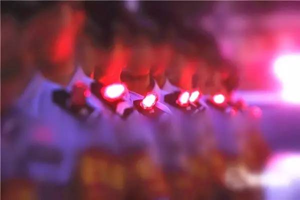 厦门元宵节灯会大街上,厦门街头的路灯