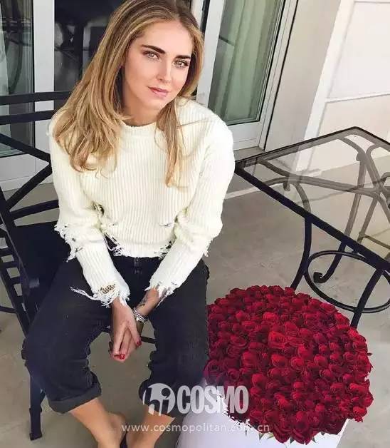 时髦破衣服,今年最流行的破洞上衣