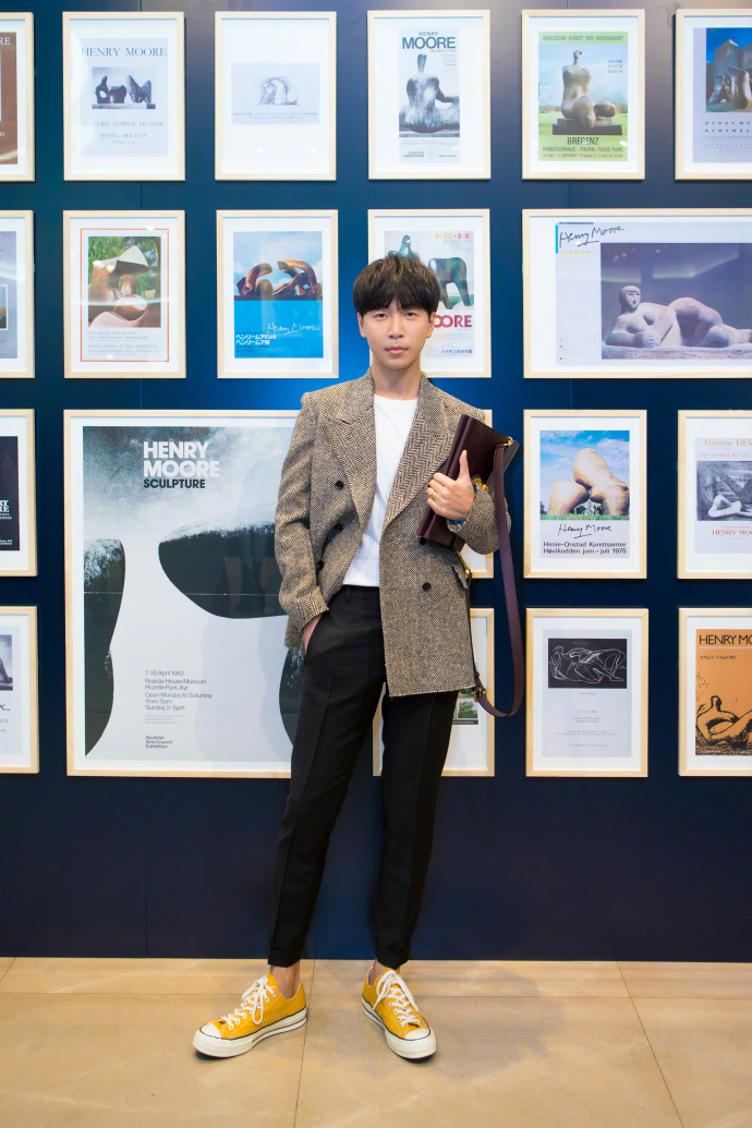 韩火火上海时装周大秀衣服,韩火火穿巴黎衣服