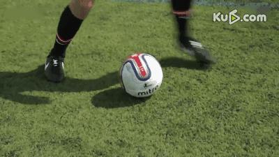 足球过人教学c罗扣球,足球虚晃扣球过人