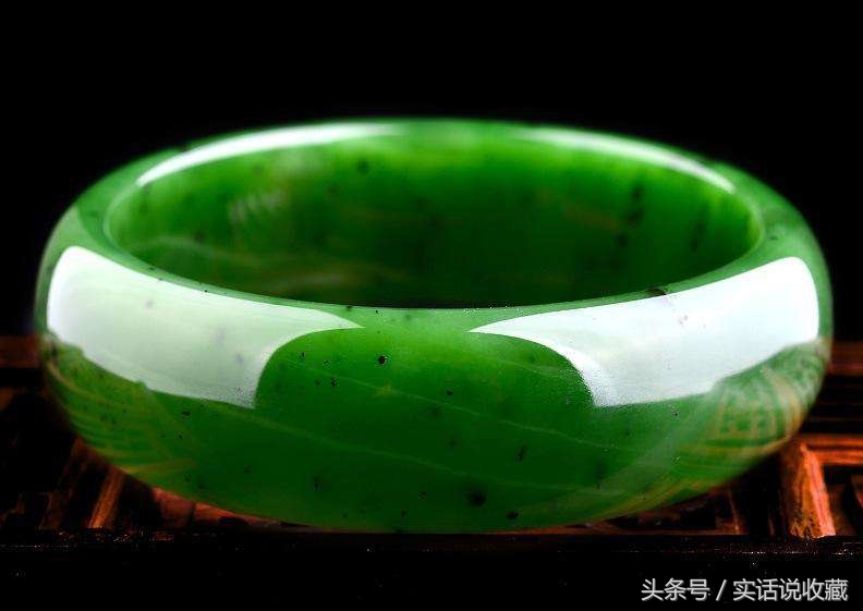 怎么鉴别和田玉手镯,玉手镯买翡翠手镯还是和田玉手镯