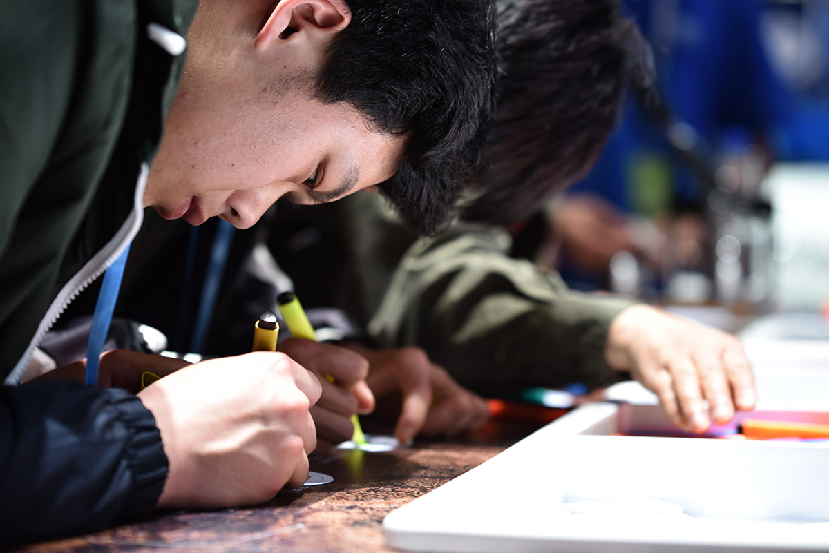 腾龙70-200镜头a025停产了吗,腾龙70-210内变焦镜头