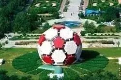 大连劳动公园的大足球有什么奥秘,劳动公园大足球在哪个门