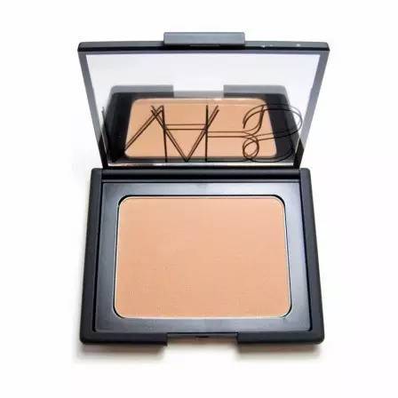 化妆只化上半部分的脸照片,最简单化妆步骤额头粉底