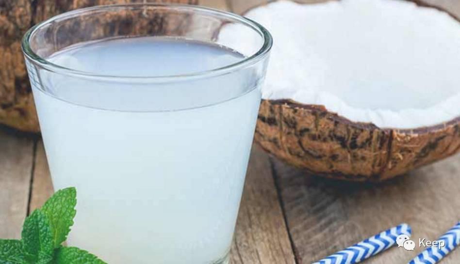 椰子水和椰汁的功效与作用,椰子水和椰汁的区别是