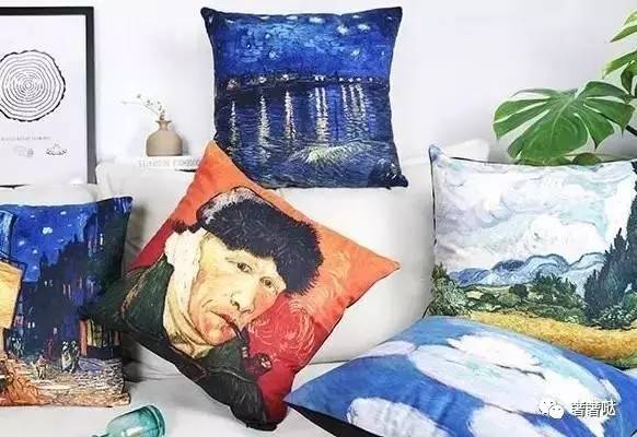 LV印上蒙娜丽莎包标价2万5，卢浮宫同款只要140，选哪个？