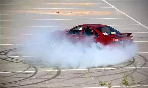 二手车不看底盘结果后悔了,二手车有必要看底盘吗