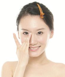 挑化妆水只能靠摇一摇看泡沫多少？