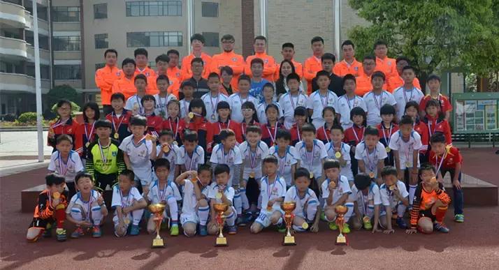 湘江新区校园足球联赛比赛,我们是冠军课间