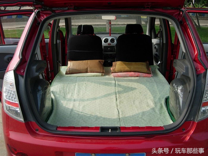 66岁老夫老妻自制房车旅游,60岁老夫妻自改房车自驾游