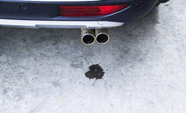 汽车排气管：排气的时候怎么还排出水来了