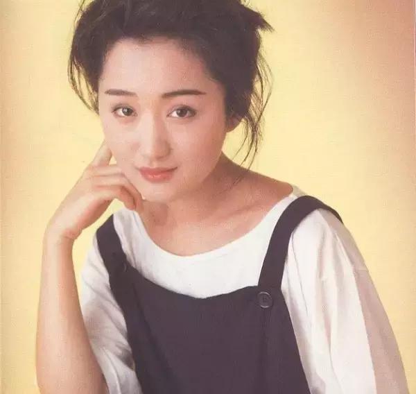 她曾是国民初恋,因谣言消失10年,如今45岁仍优雅甜美!