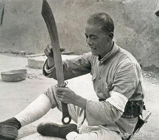 二战期间的日本*队军**中，什么级别的军*能官**够分到一把*刀军**？