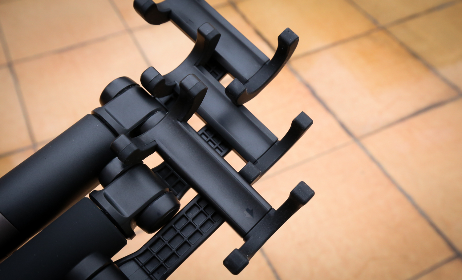 荣耀和小米手机哪个拍照更好,魅族蓝牙自拍杆评测