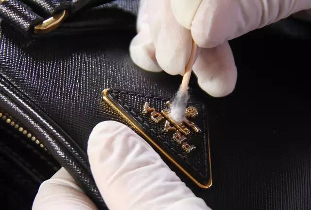五金不掉色的包包,奢侈品包包五金划痕修复