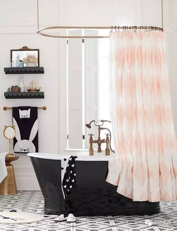 自从卫生间有了浴帘,浴帘太轻了洗澡怎么处理