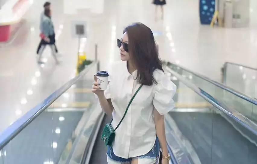 杨幂机场新造型,杨幂又秀新穿搭