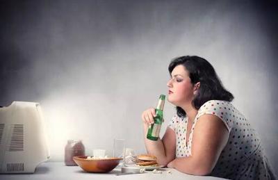 3个方法缓解夏季湿热,有湿热症该怎么办呢