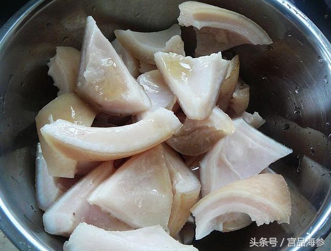 有人说海参太贵吃不起,教你如何快速制作咬得动的活海参