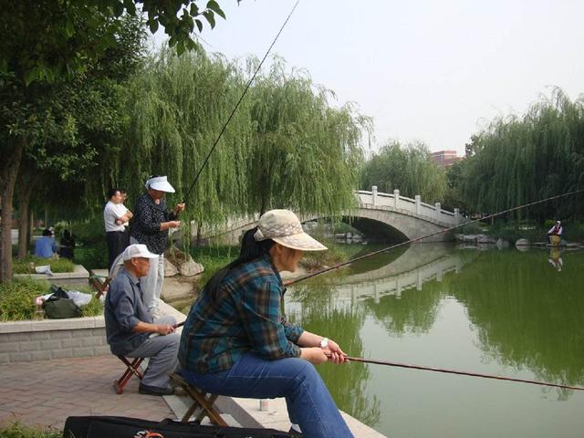 手竿钓草鱼需要多长的钓鱼竿,钓6斤草鱼要买哪种钓鱼竿