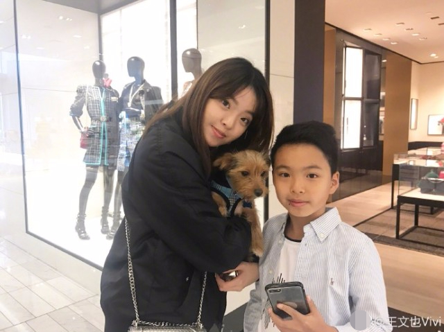 王中磊与儿子照片,王中磊和老婆拥抱视频