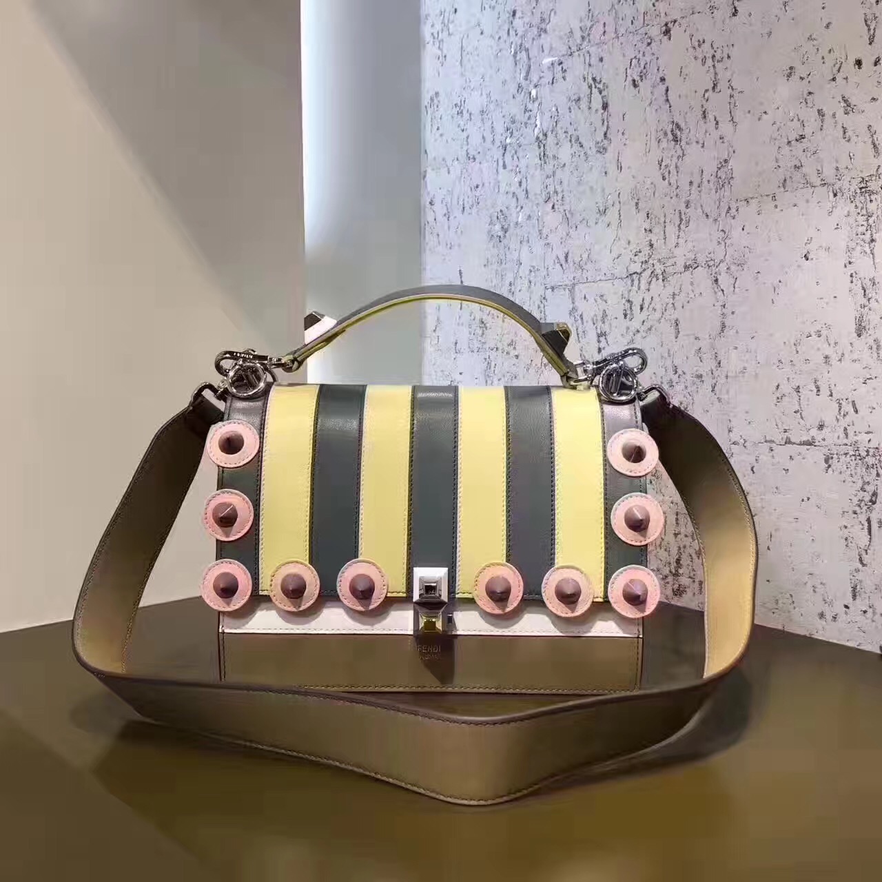 fendi包包大中小,fendi包经典款